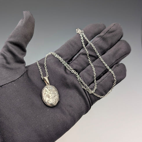 Vintage Sterling Silver Oval Locket Pendant 4.3g with Necklace